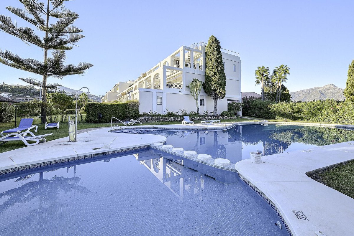 2 Bed Middle Floor Apartment in La Quinta