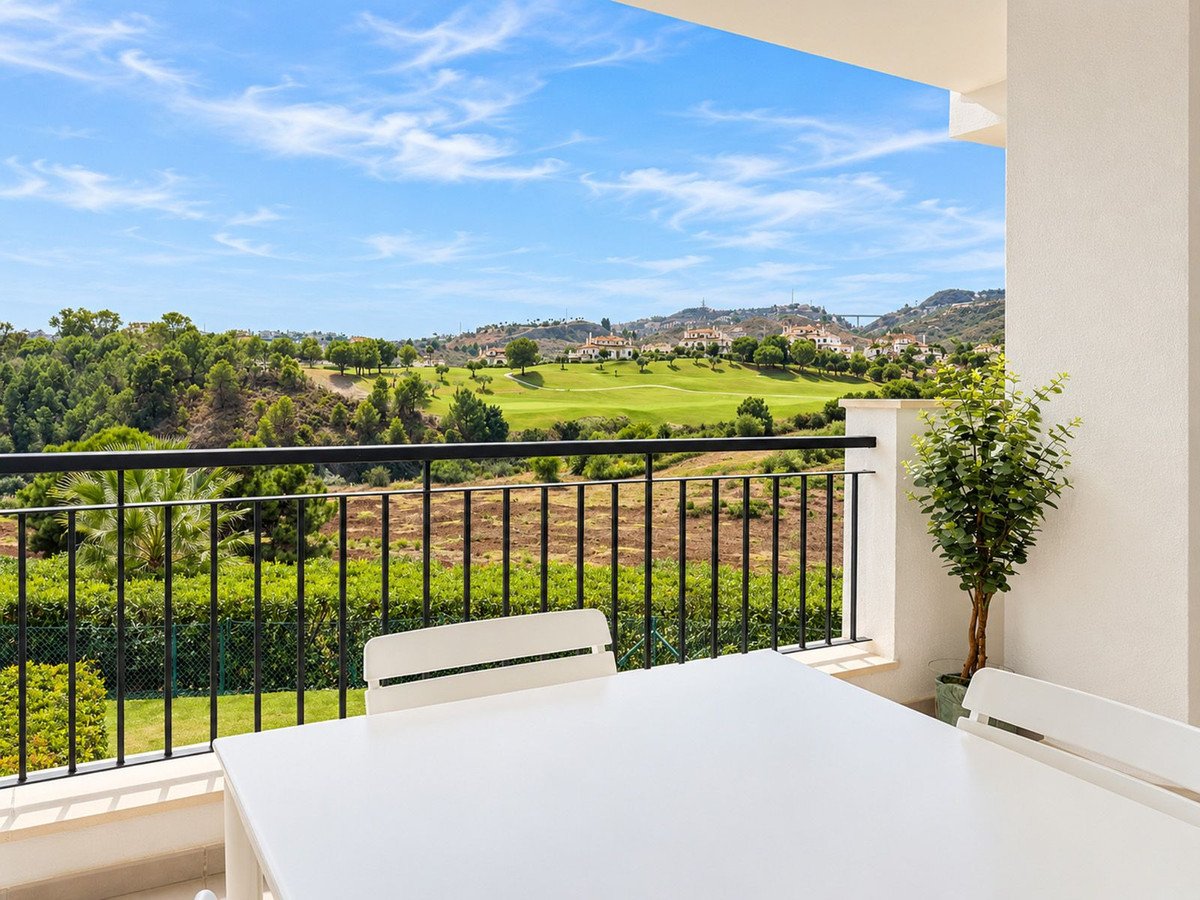 3 Bed Middle Floor Apartment in Los Arqueros