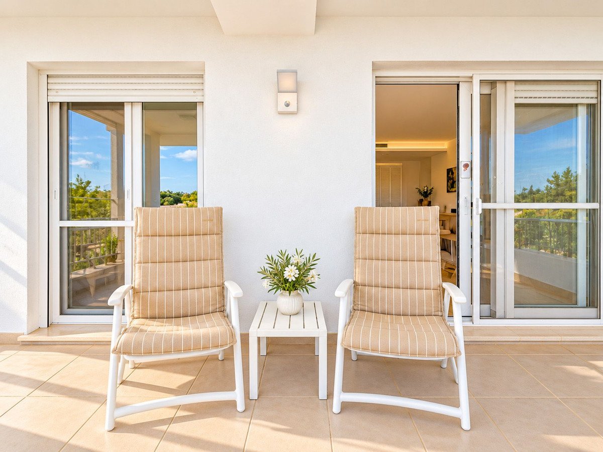3 Bed Middle Floor Apartment in Los Arqueros