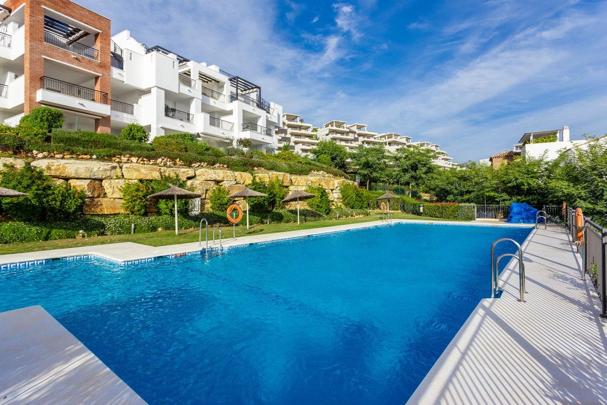 3 Bed Middle Floor Apartment in Los Arqueros