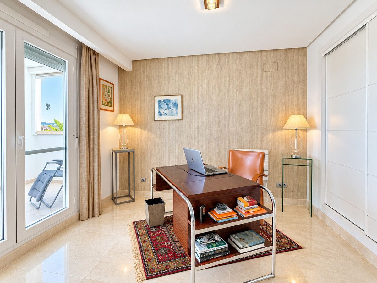 3 Bed Middle Floor Apartment in Los Arqueros