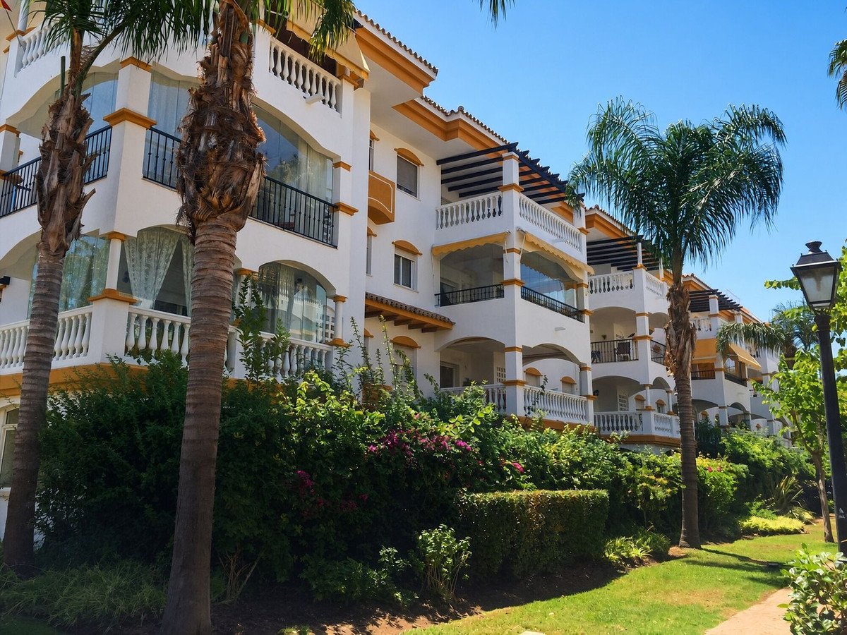 2 Bed Top Floor Apartment in Nueva Andalucía