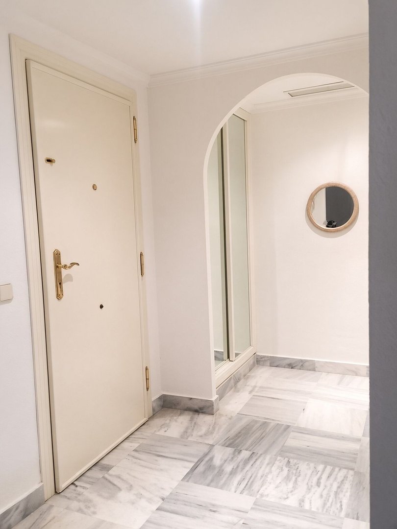 2 Bed Top Floor Apartment in Nueva Andalucía