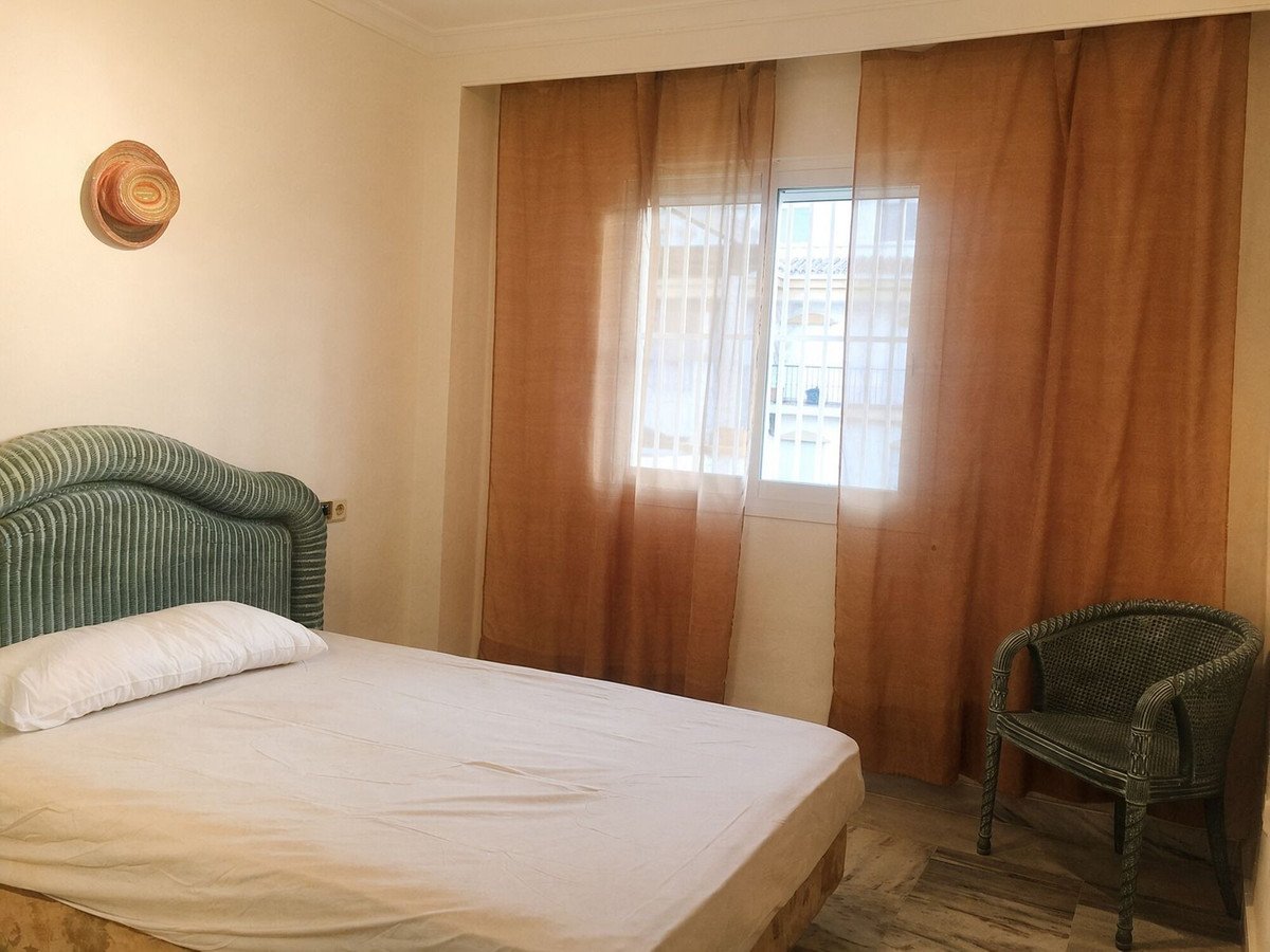 2 Bed Top Floor Apartment in Nueva Andalucía