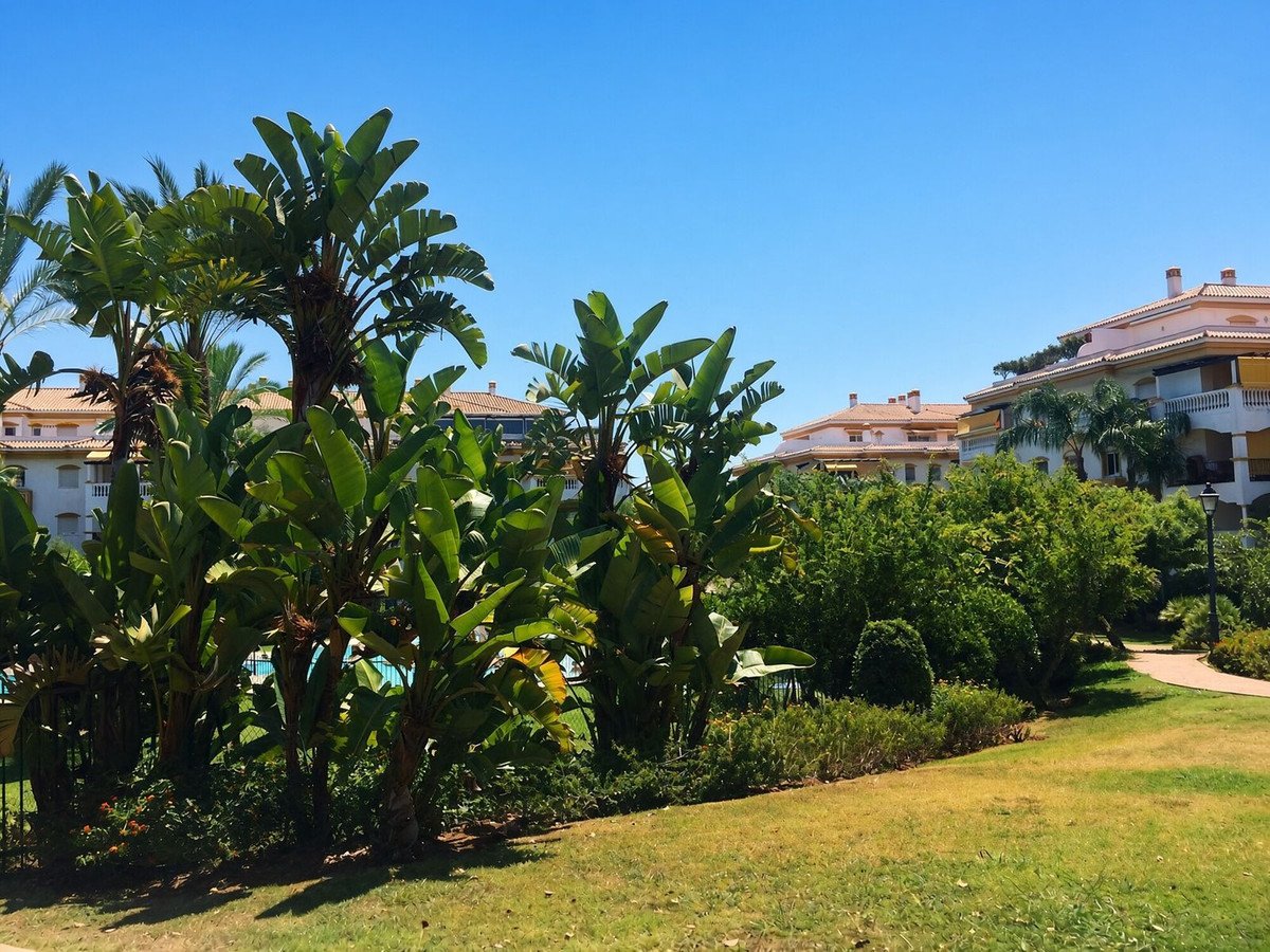 2 Bed Top Floor Apartment in Nueva Andalucía