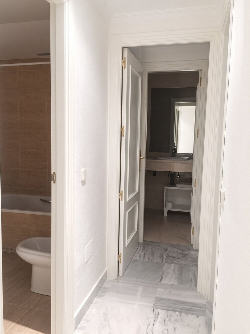 2 Bed Top Floor Apartment in Nueva Andalucía
