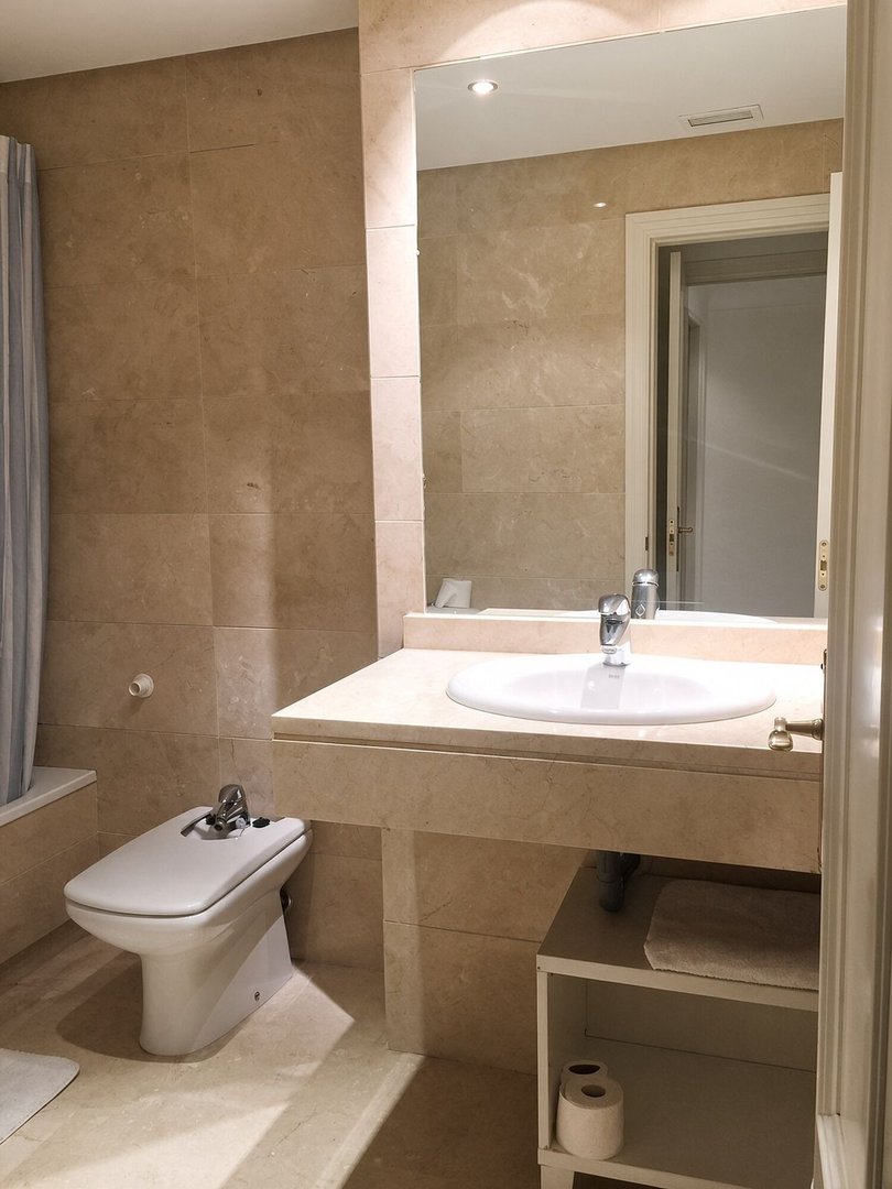 2 Bed Top Floor Apartment in Nueva Andalucía