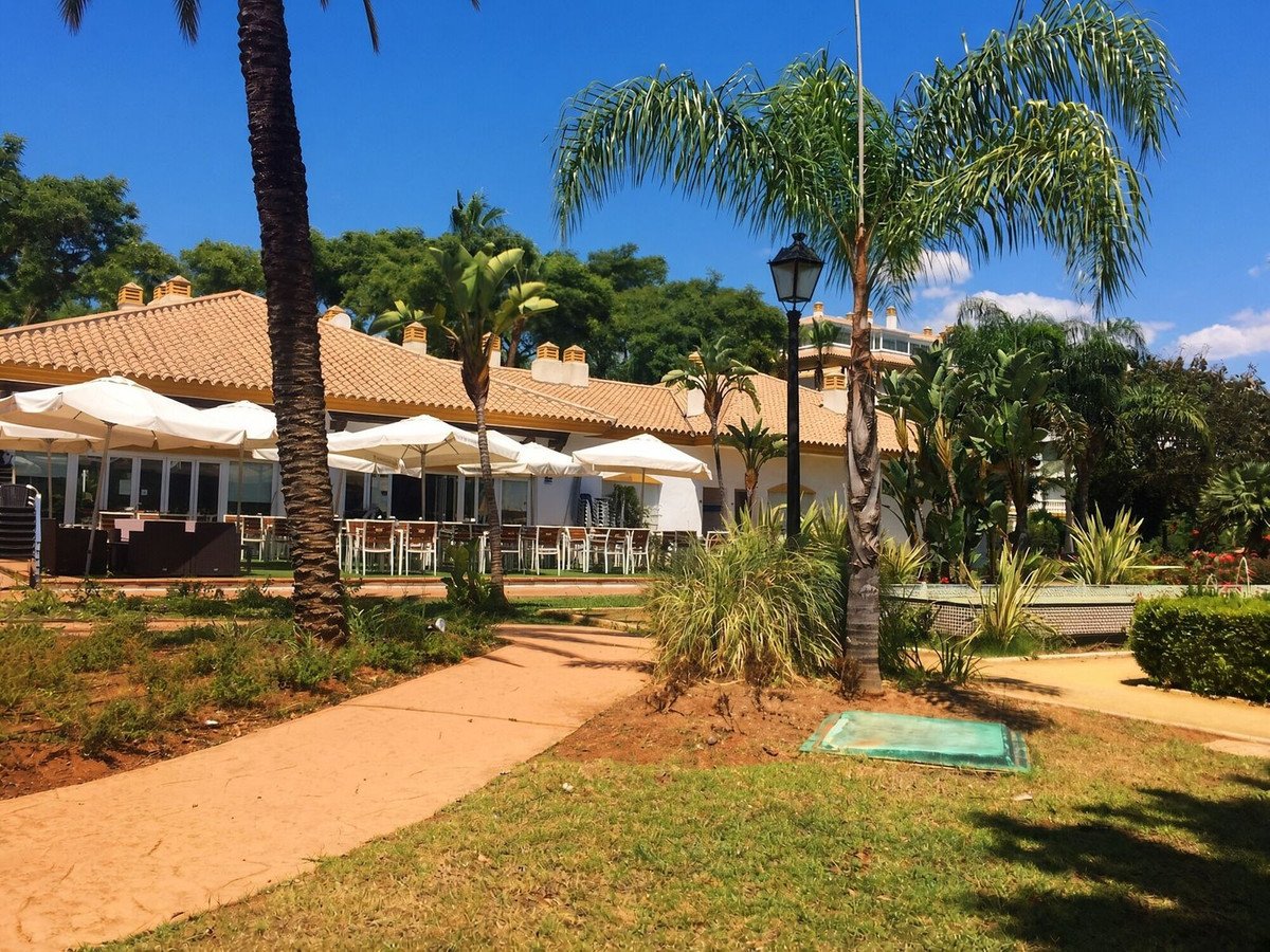 2 Bed Top Floor Apartment in Nueva Andalucía