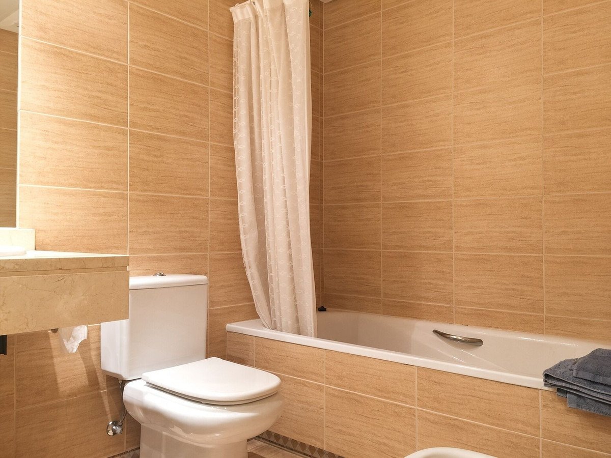 2 Bed Top Floor Apartment in Nueva Andalucía