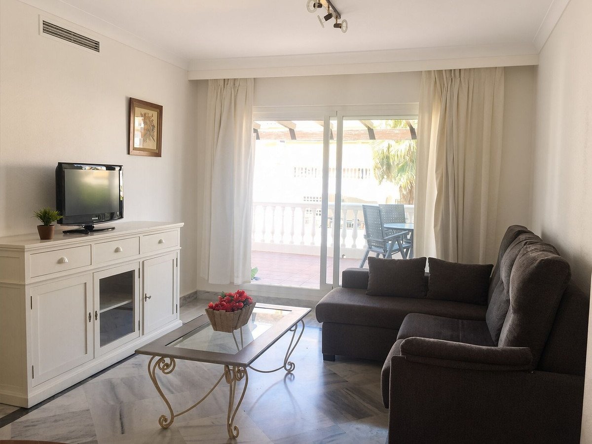 2 Bed Top Floor Apartment in Nueva Andalucía