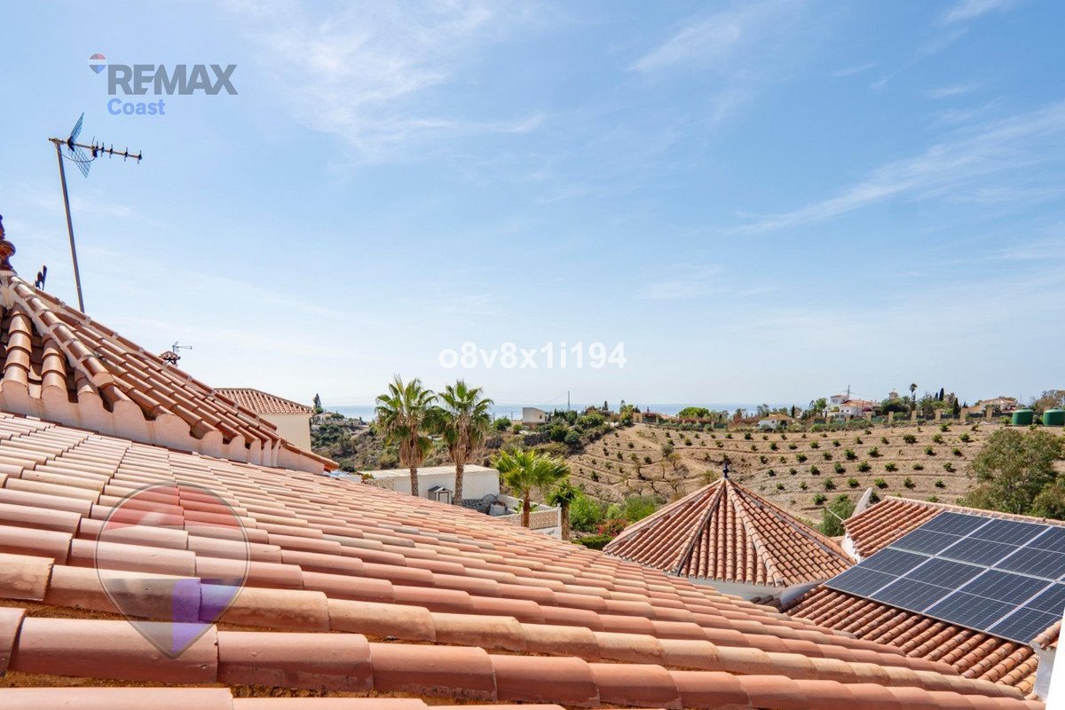 3 Bed Detached Villa in Benajarafe