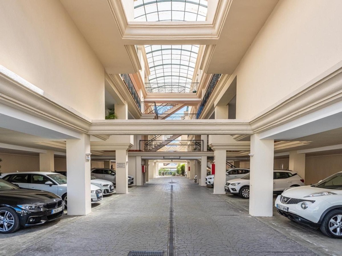3 Bed Middle Floor Apartment in Nueva Andalucía