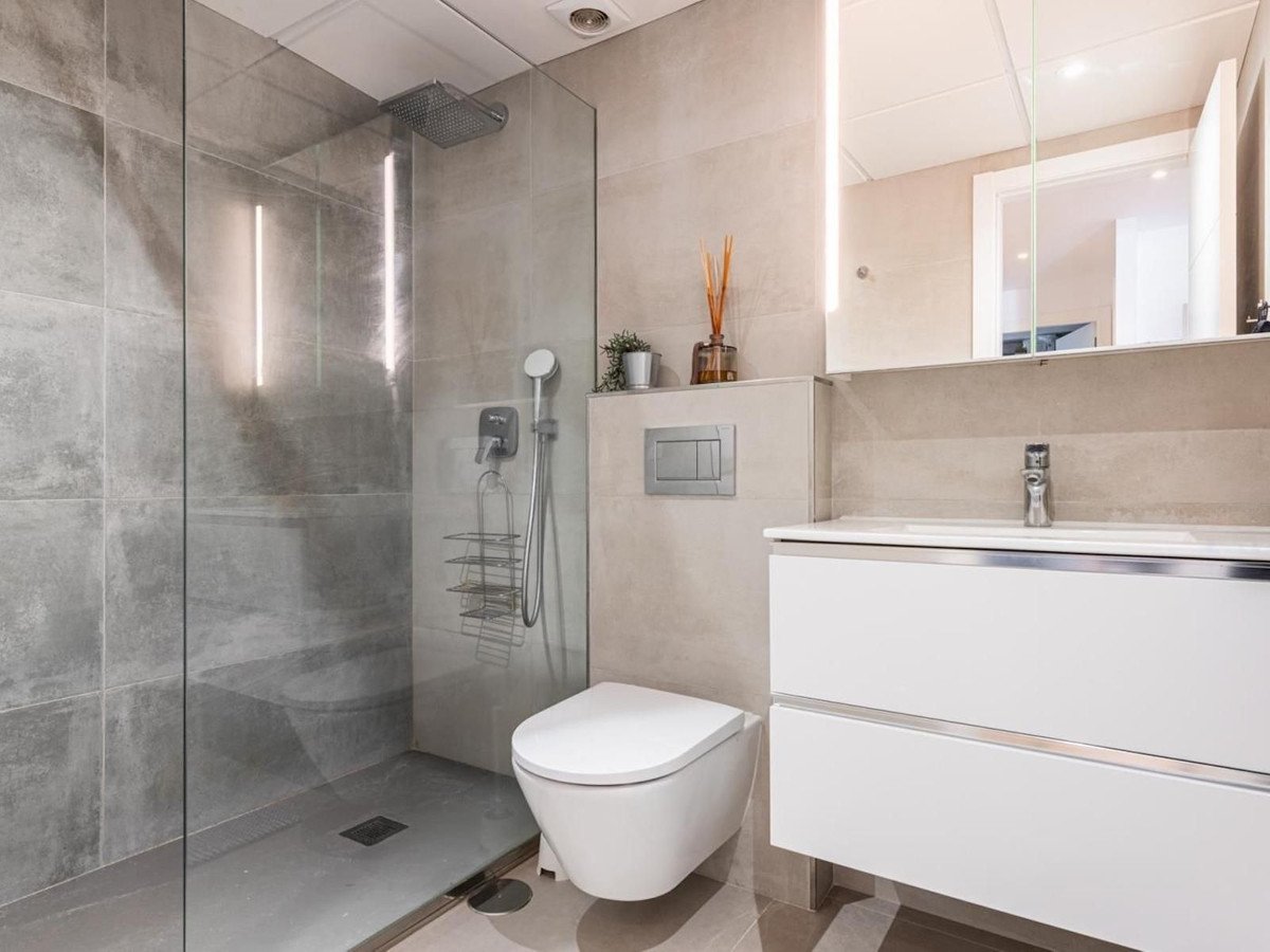 3 Bed Middle Floor Apartment in Nueva Andalucía