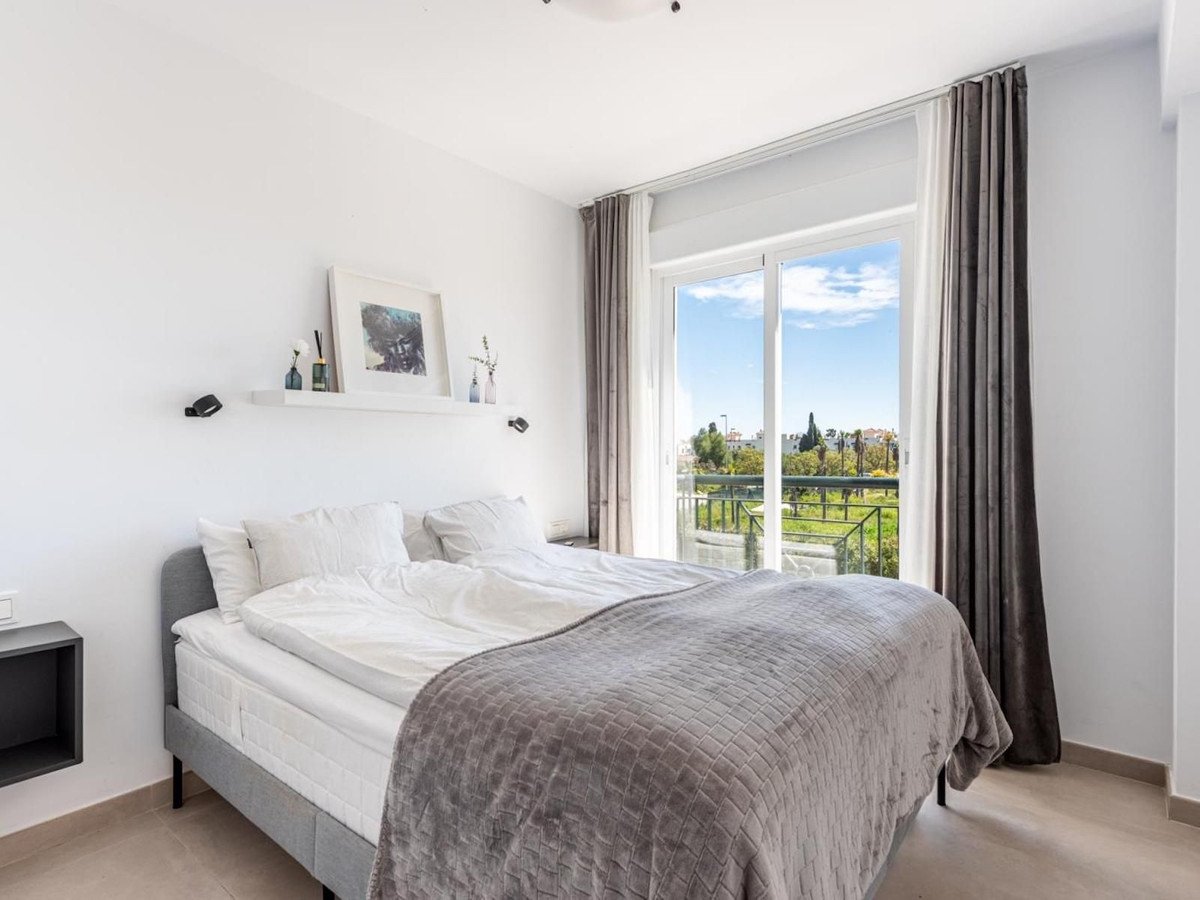 3 Bed Middle Floor Apartment in Nueva Andalucía