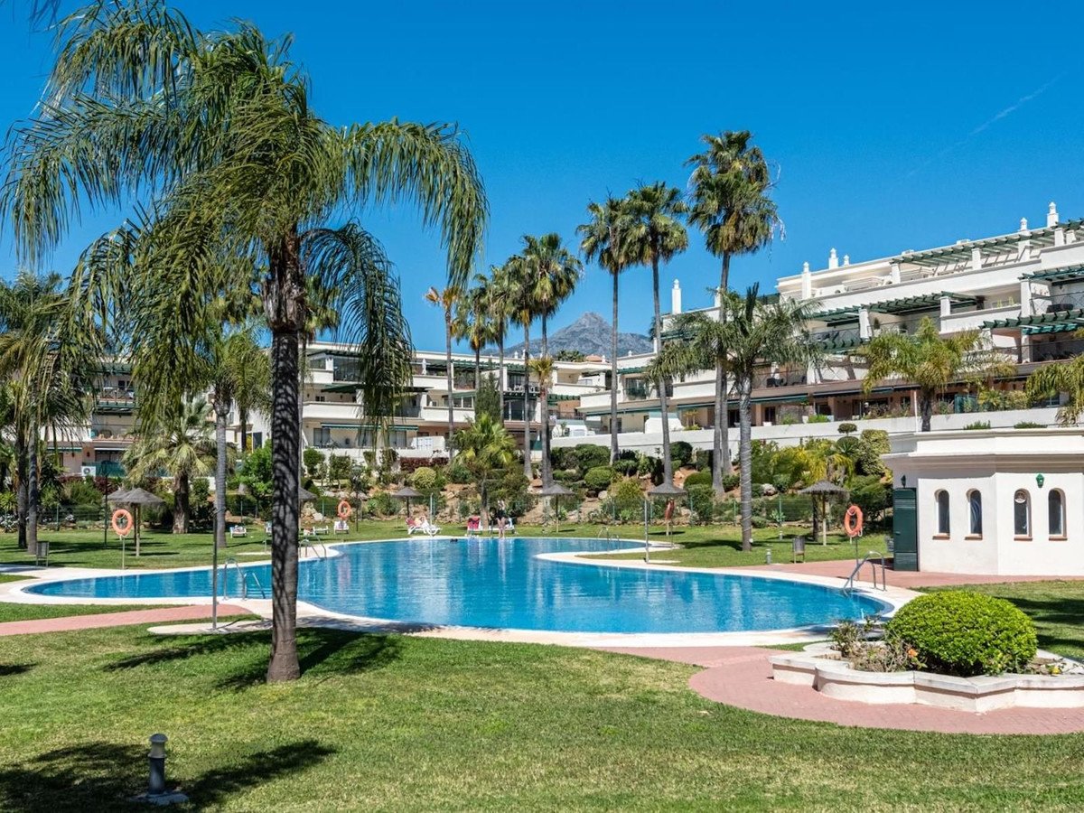 3 Bed Middle Floor Apartment in Nueva Andalucía
