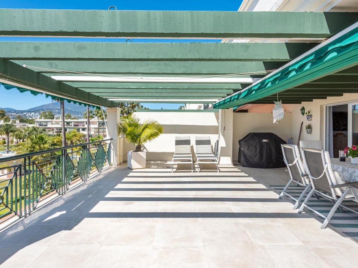 3 Bed Middle Floor Apartment in Nueva Andalucía