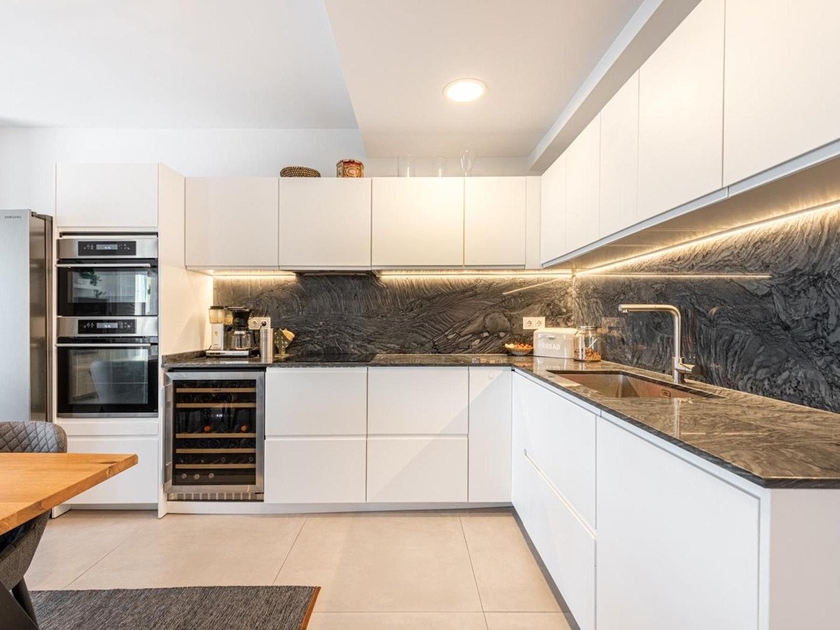 3 Bed Middle Floor Apartment in Nueva Andalucía
