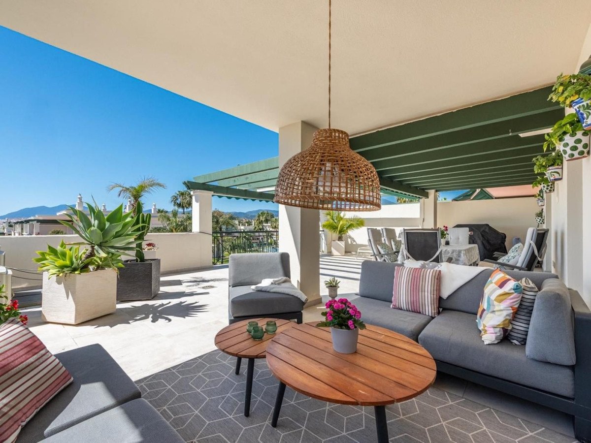 3 Bed Middle Floor Apartment in Nueva Andalucía