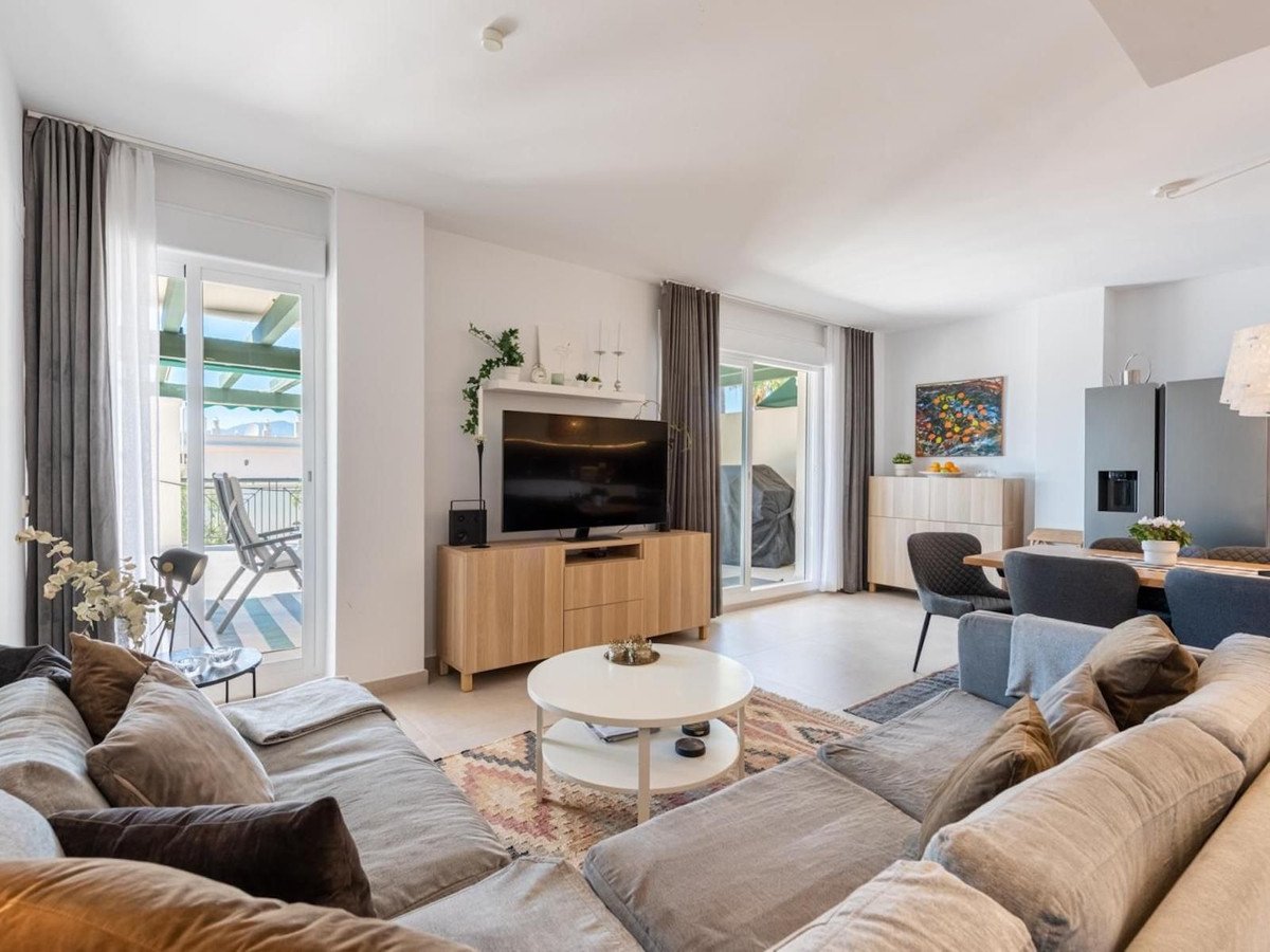 3 Bed Middle Floor Apartment in Nueva Andalucía