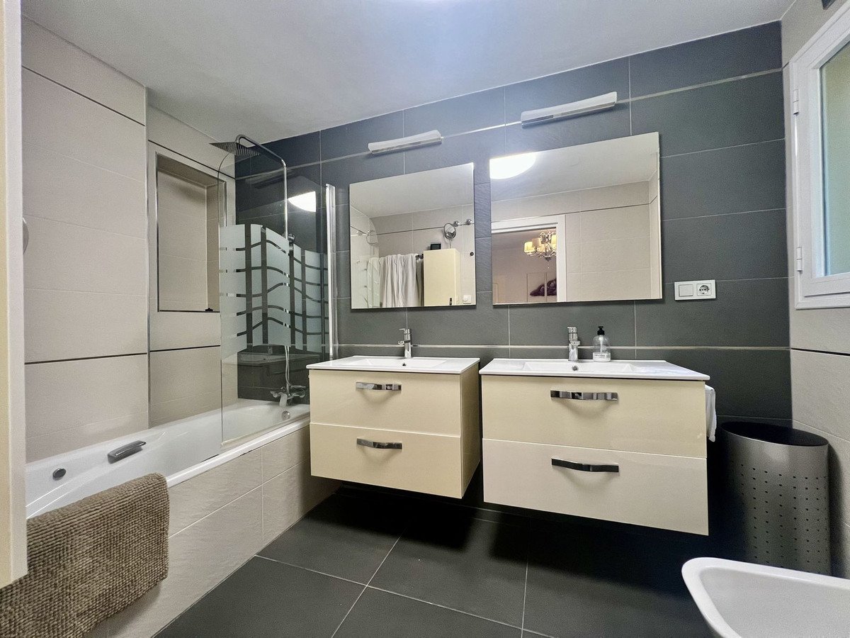 3 Bed Middle Floor Apartment in Benalmadena Costa
