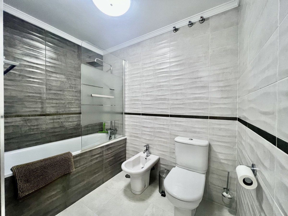 3 Bed Middle Floor Apartment in Benalmadena Costa