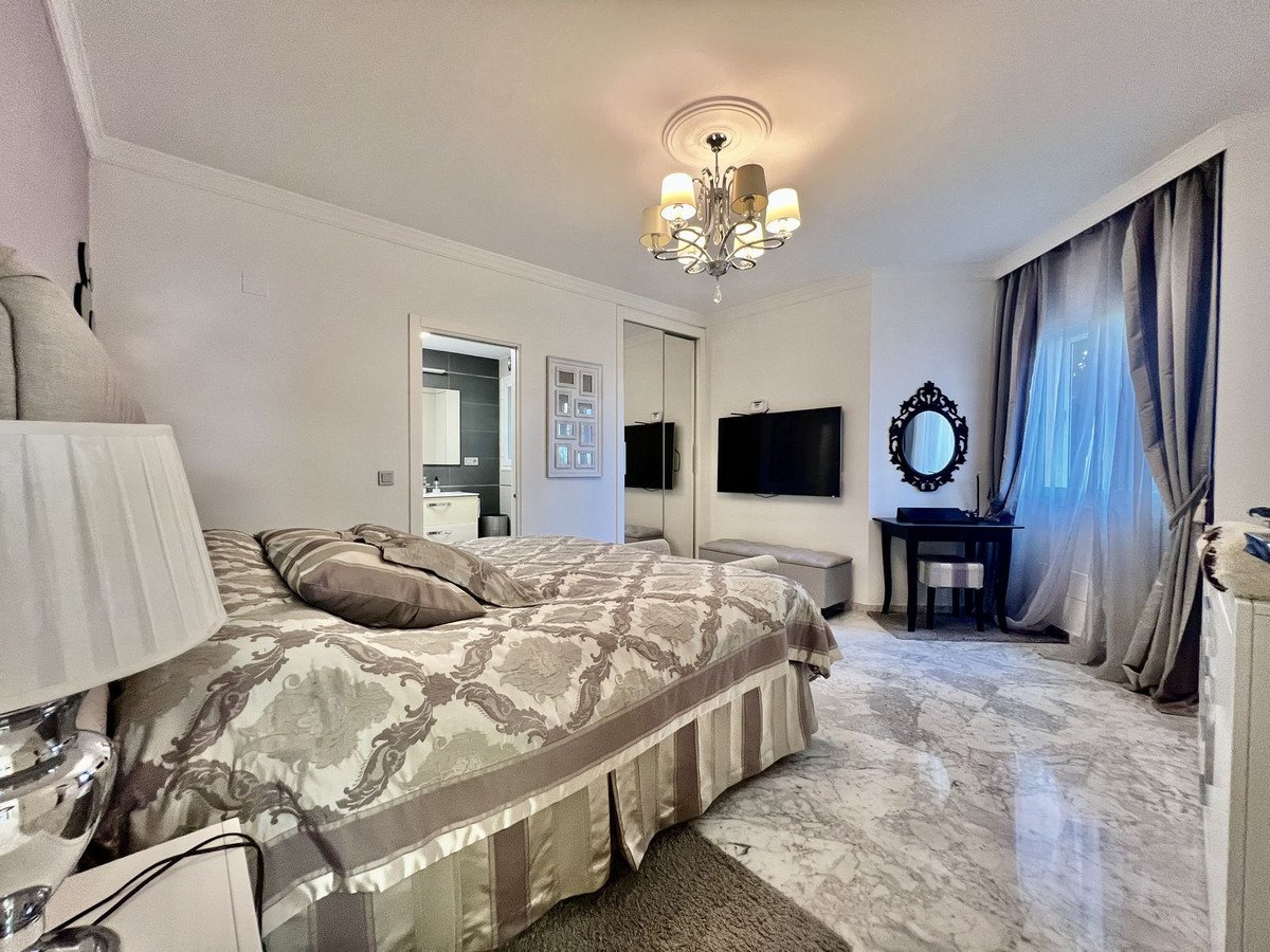 3 Bed Middle Floor Apartment in Benalmadena Costa