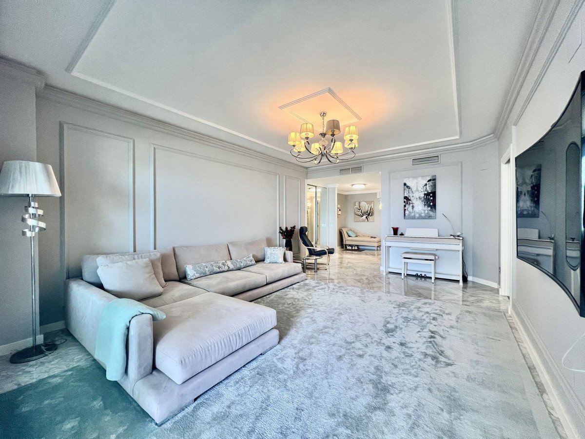 3 Bed Middle Floor Apartment in Benalmadena Costa