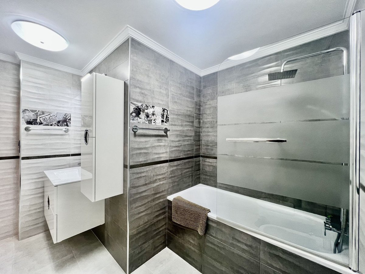 3 Bed Middle Floor Apartment in Benalmadena Costa
