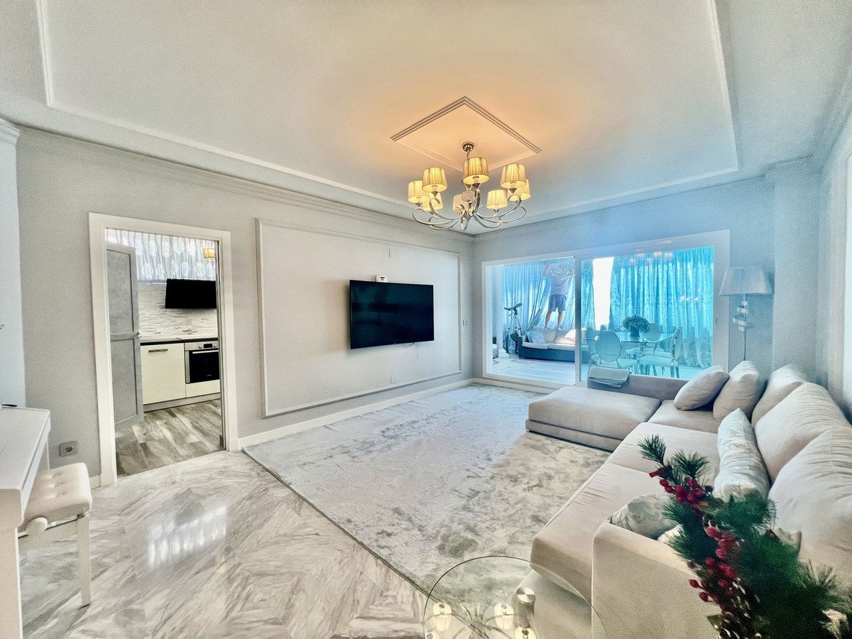 3 Bed Middle Floor Apartment in Benalmadena Costa