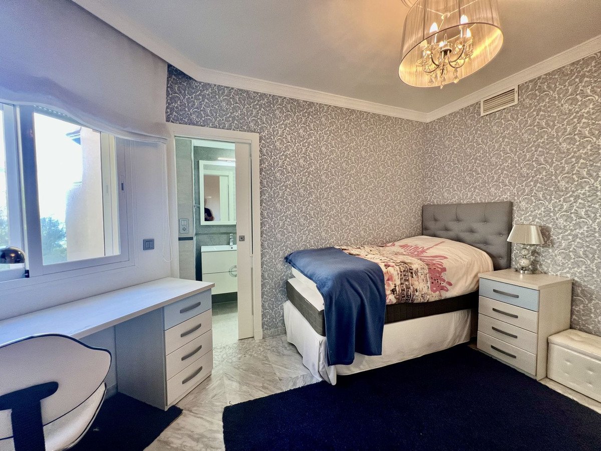 3 Bed Middle Floor Apartment in Benalmadena Costa