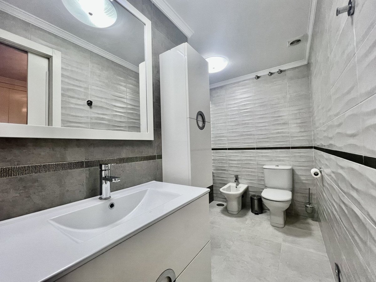 3 Bed Middle Floor Apartment in Benalmadena Costa