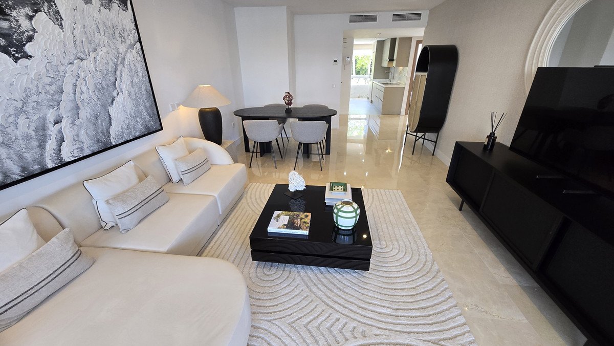 2 Bed Middle Floor Apartment in The Golden Mile