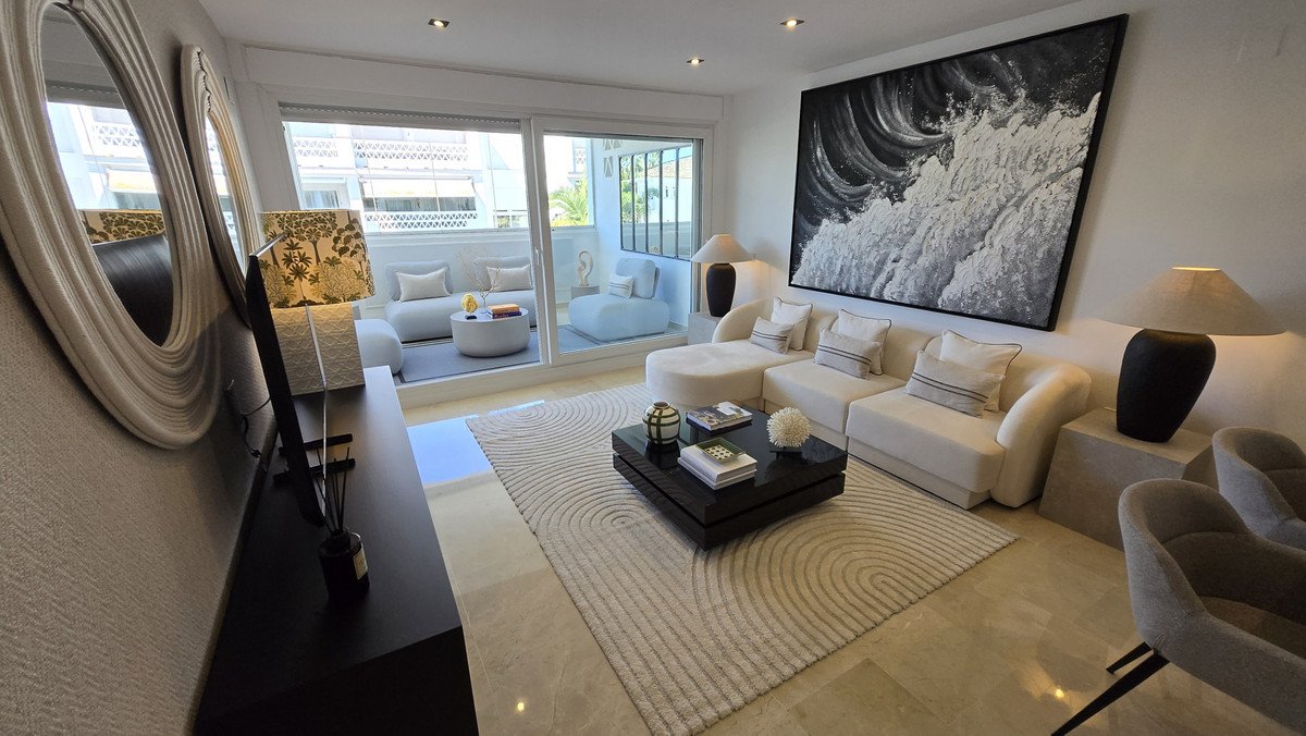 2 Bed Middle Floor Apartment in The Golden Mile