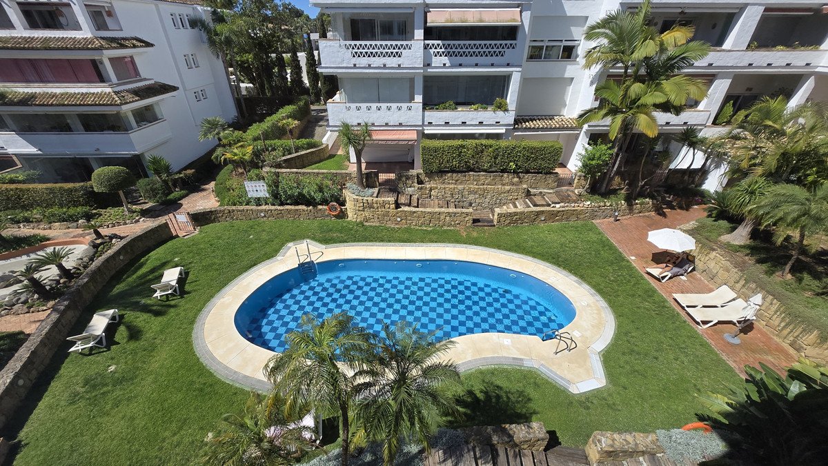 2 Bed Middle Floor Apartment in The Golden Mile