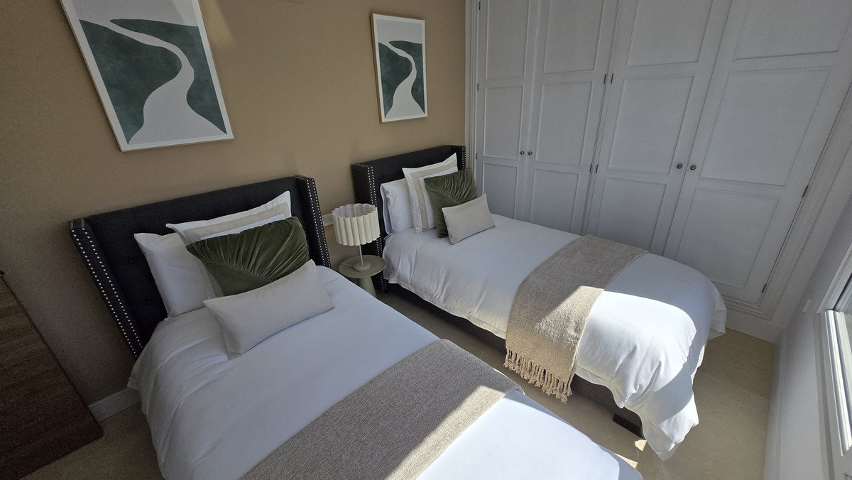 2 Bed Middle Floor Apartment in The Golden Mile