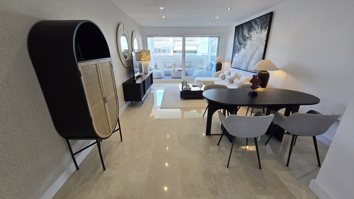 2 Bed Middle Floor Apartment in The Golden Mile