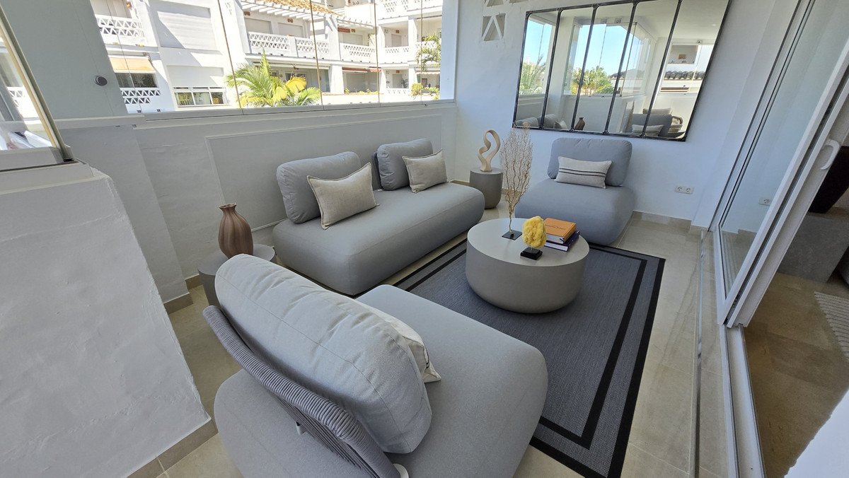 2 Bed Middle Floor Apartment in The Golden Mile