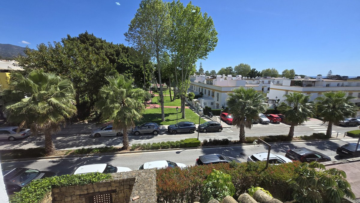 2 Bed Middle Floor Apartment in The Golden Mile