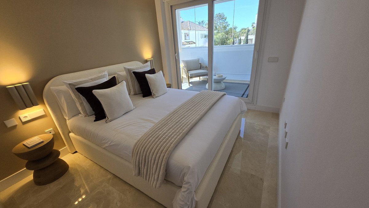 2 Bed Middle Floor Apartment in The Golden Mile