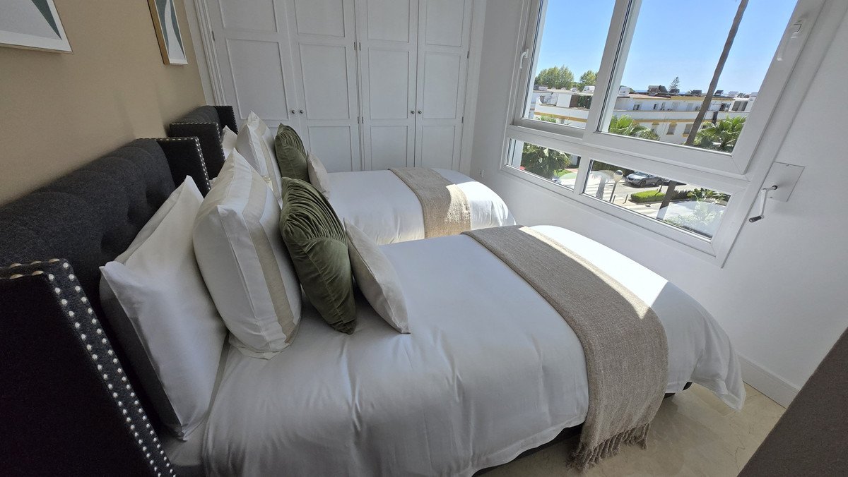2 Bed Middle Floor Apartment in The Golden Mile