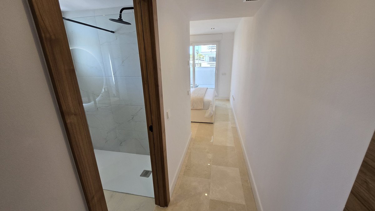 2 Bed Middle Floor Apartment in The Golden Mile