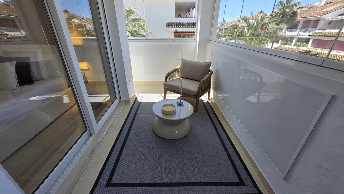 2 Bed Middle Floor Apartment in The Golden Mile