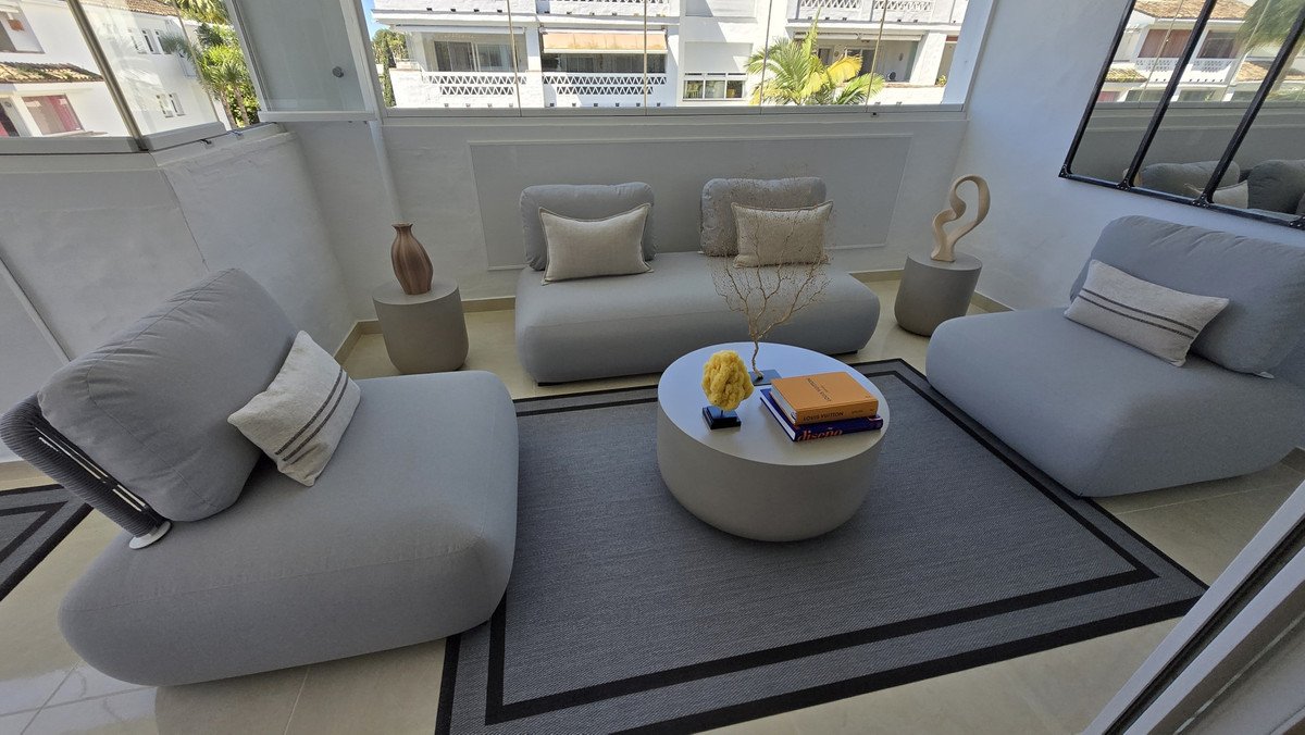 2 Bed Middle Floor Apartment in The Golden Mile