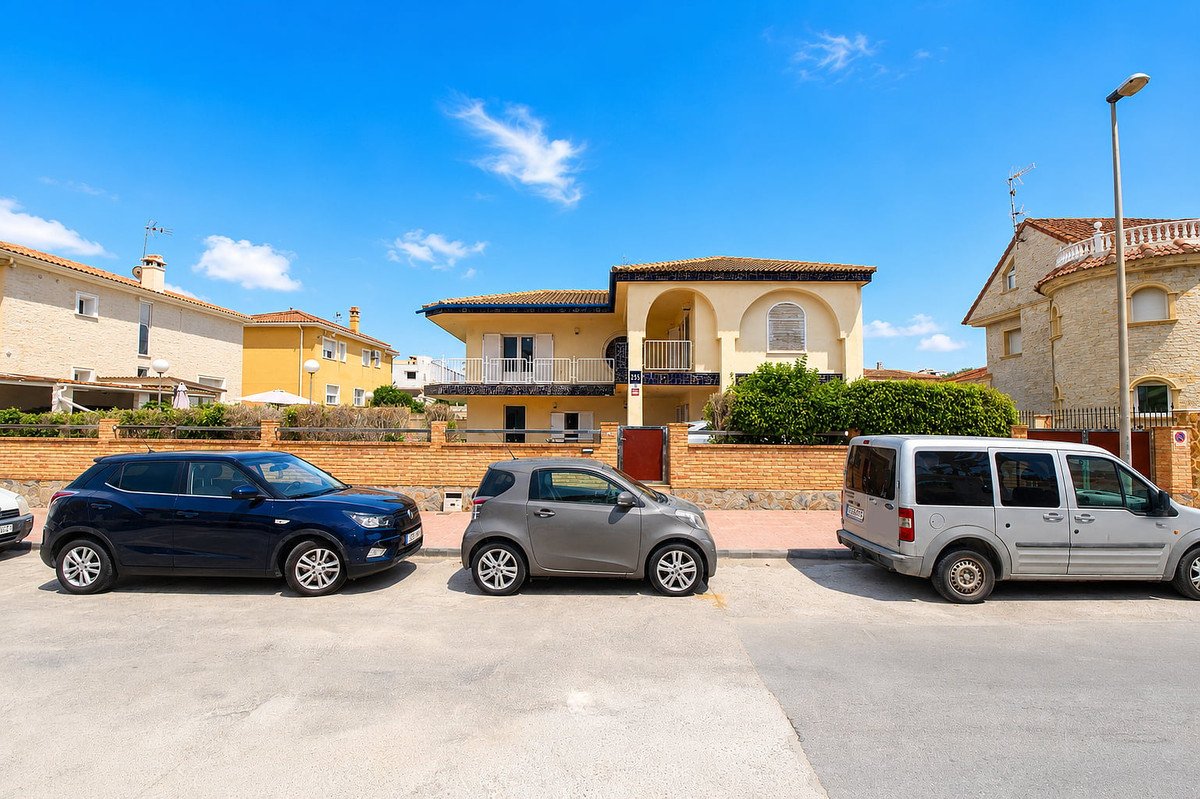 5 Bed Detached Villa in La Zenia