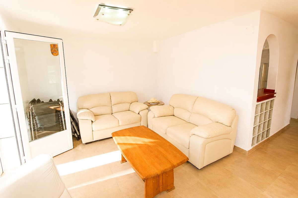 5 Bed Detached Villa in La Zenia