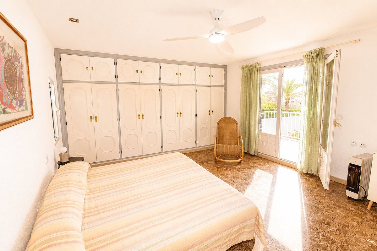 5 Bed Detached Villa in La Zenia