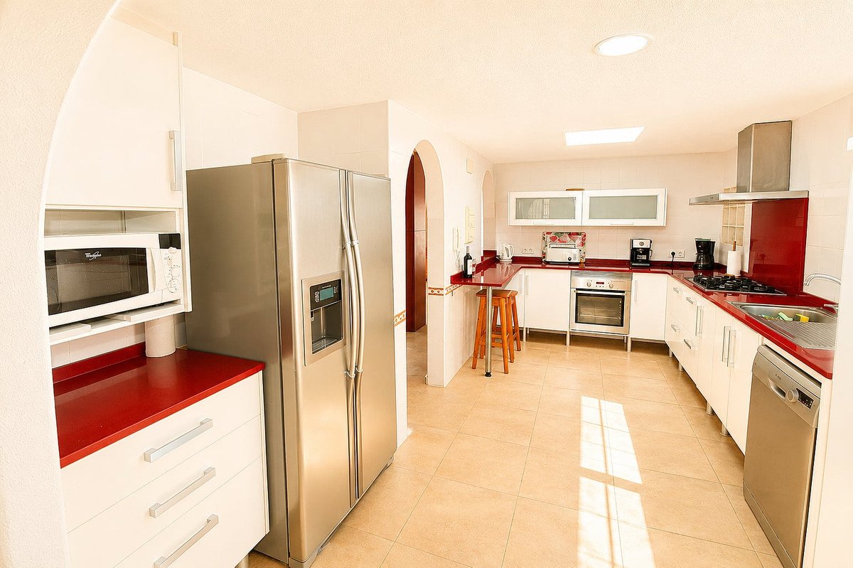 5 Bed Detached Villa in La Zenia