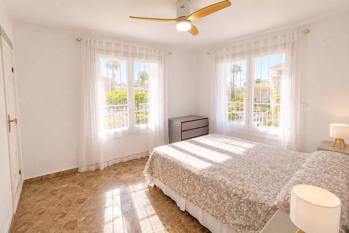 5 Bed Detached Villa in La Zenia