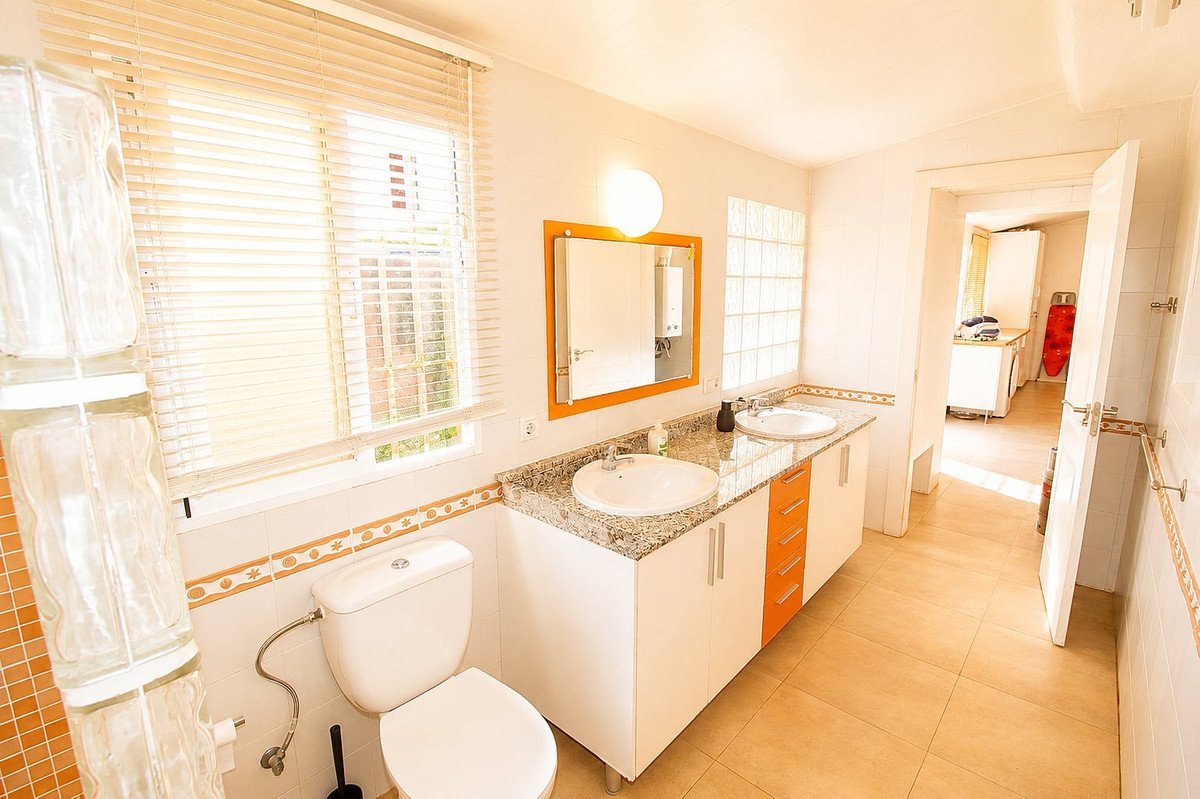5 Bed Detached Villa in La Zenia