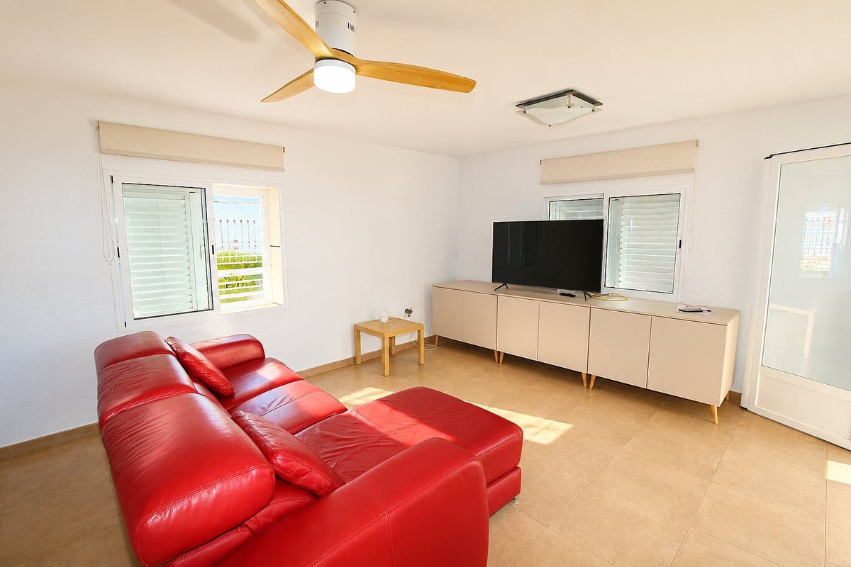 5 Bed Detached Villa in La Zenia
